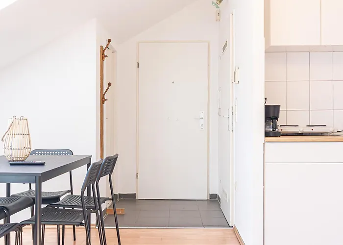 Lovely 2br Apt, Great Location - Near Schoenbrunn Apartment